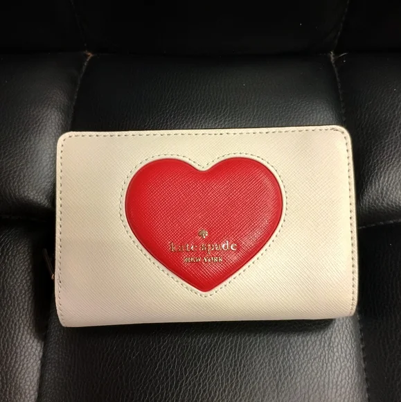 🎉Host Pick 🆕KATE SPADE Madison Puffy Heart Medium Bifold Wallet - Picture 9 of 9